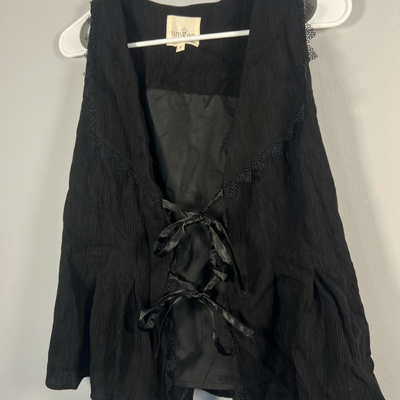 Umgee Tie Front Lace Pleat front Vest Tank Top Medium - Picture 2 of 5